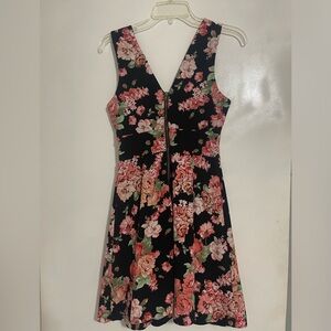 Haute Monde short dress. Floral with back zipper